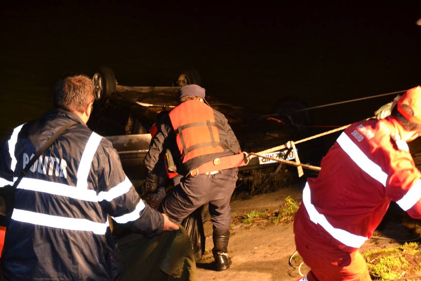 Doi tineri au decedat dupa ce au cazut cu masina in Olt | imaginea 1