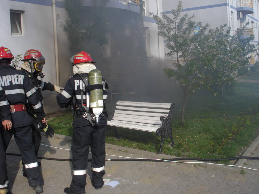 Incendiu la subsolul unui bloc din Focsani | imaginea 2