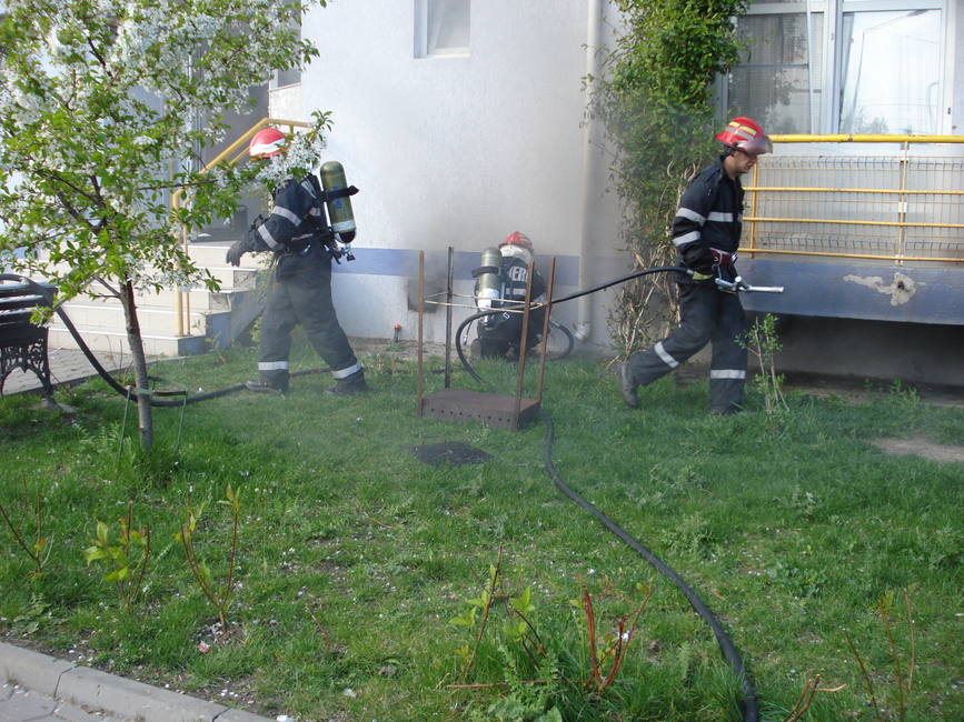 Incendiu la subsolul unui bloc din Focsani | imaginea 3