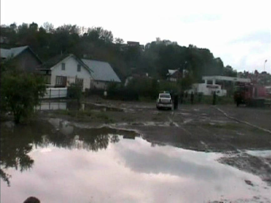 Zeci de hectare de teren afectate de inundatii | imaginea 2