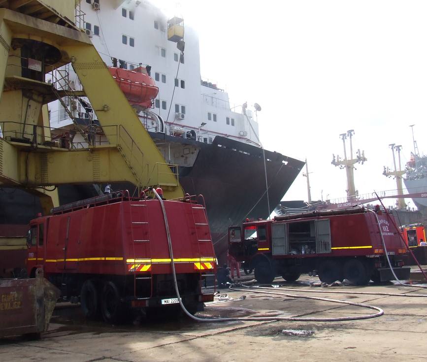 Incendiu la o nava din Santierul Naval Capu Midia   Navodari | imaginea 1