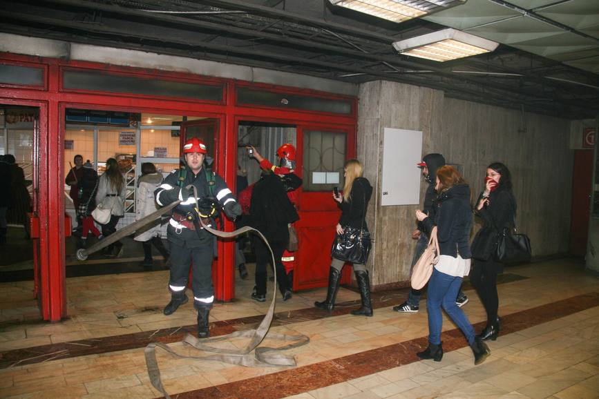 Interventie complexa a pompierilor la statia de metrou Tineretului | imaginea 1