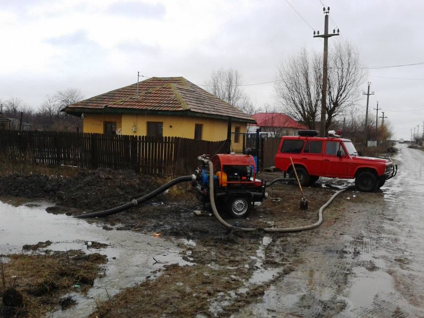 Interventii la inundatii in comuna Dragalina | imaginea 1