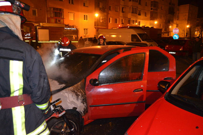 Un autoturism a luat foc | imaginea 1