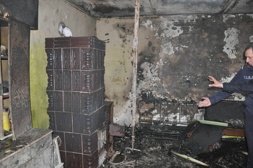 O fetita de 7 luni a murit carbonizata intr un incendiu | imaginea 2