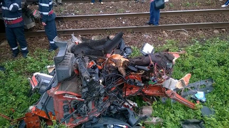 Un sofer de TIR a decedat in urma coliziunii cu un tren | imaginea 2