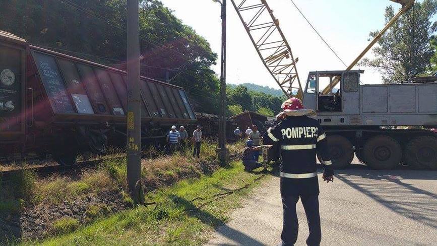 Tren marfar deraiat in Gara Orsova  Pompierii au supravegheat zona pentru inlaturarea oricarui risc de izbucnire a unui incendiu | imaginea 1
