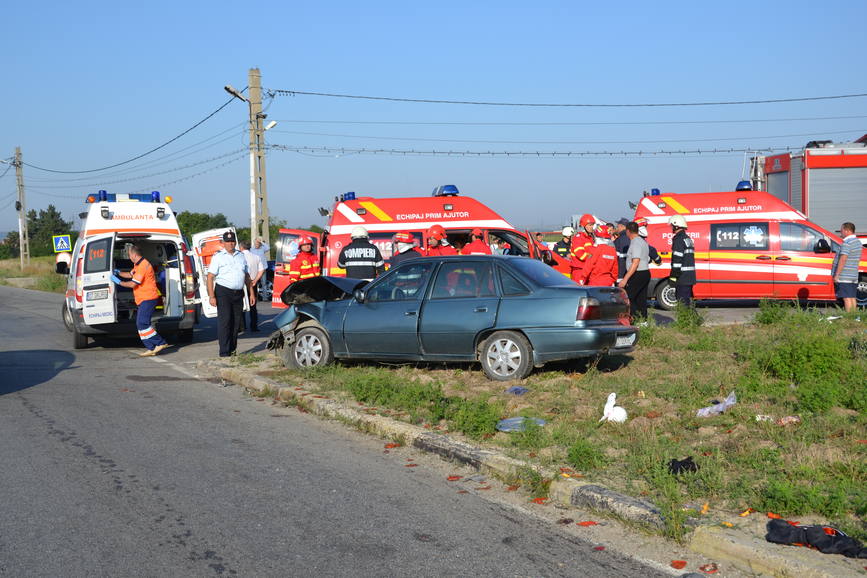 16 persoane ranite si o persoana decedata in urma unui grav accident de circulatie | imaginea 1