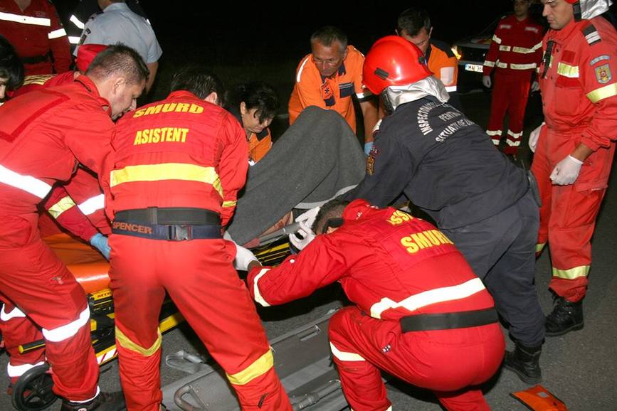 Autocar rasturnat pe A2  2 morti si 48 de raniti | imaginea 1