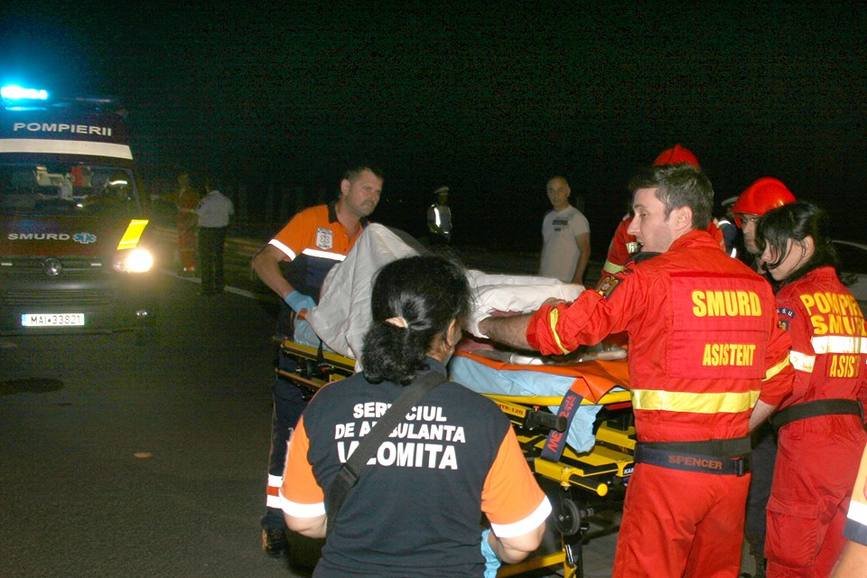 Autocar rasturnat pe A2  2 morti si 48 de raniti | imaginea 2