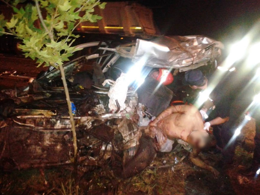 Tragedie pe DN 3  Trei morti si un ranit in urma coliziunii dintre un autoturism si un autotren | imaginea 2