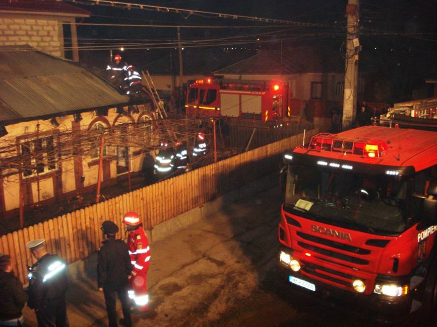 Locuinta cuprinsa de incendiu | imaginea 1