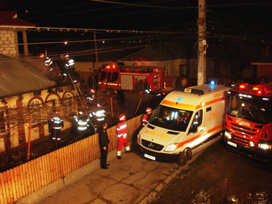 Locuinta cuprinsa de incendiu | imaginea 2