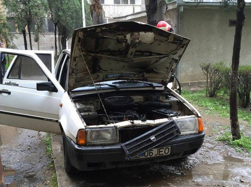Un scurtcircuit  cauza unui incendiu izbucnit la un autoturism Dacia | imaginea 1