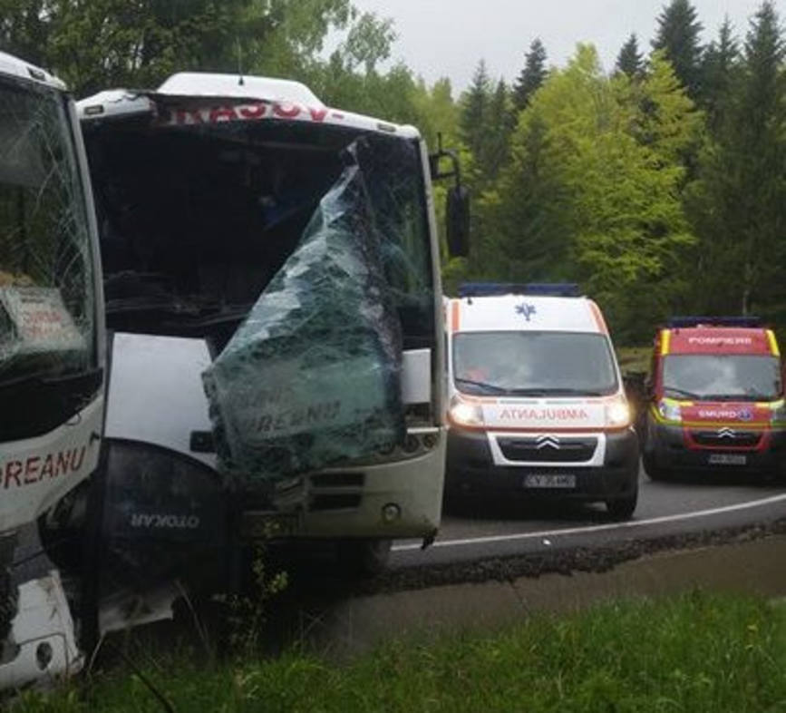 9 persoane ranite in urma unui accident intre doua autocare | imaginea 1