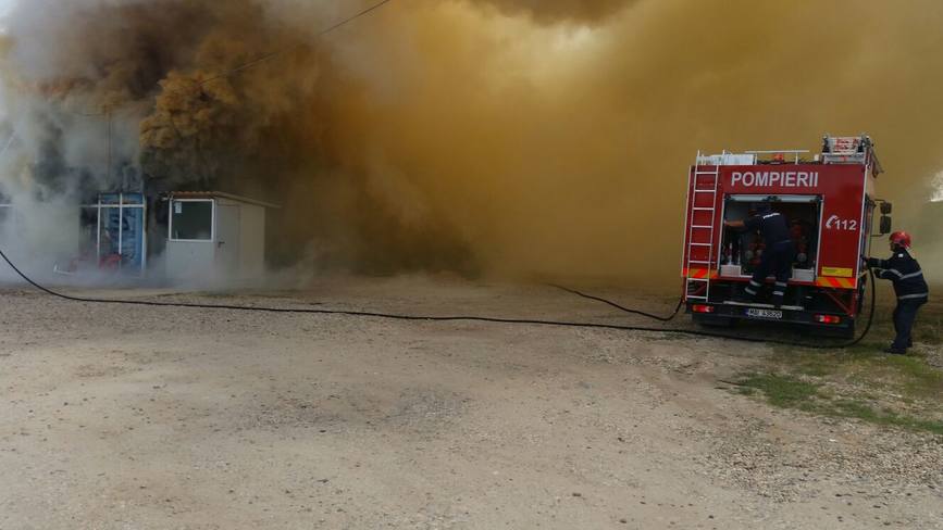 Incendiu violent la un operator economic din orasul Videle | imaginea 1