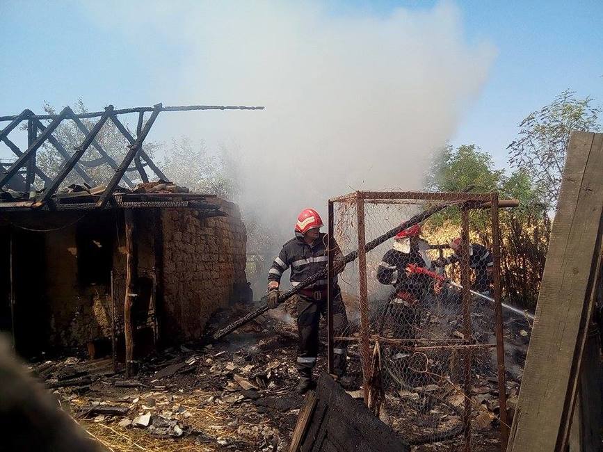 Incendiu la o anexa gospodareasca din comuna Visina | imaginea 1