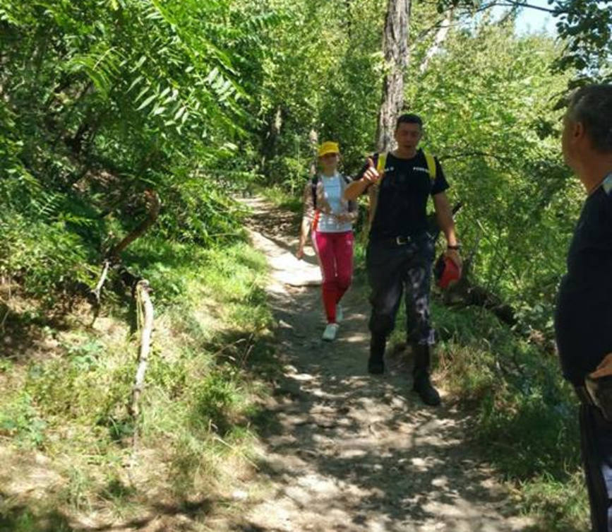 Operatiune de salvare a unei tinere  de 17 ani  blocata pe un versant pe Dealul Cetatii | imaginea 1