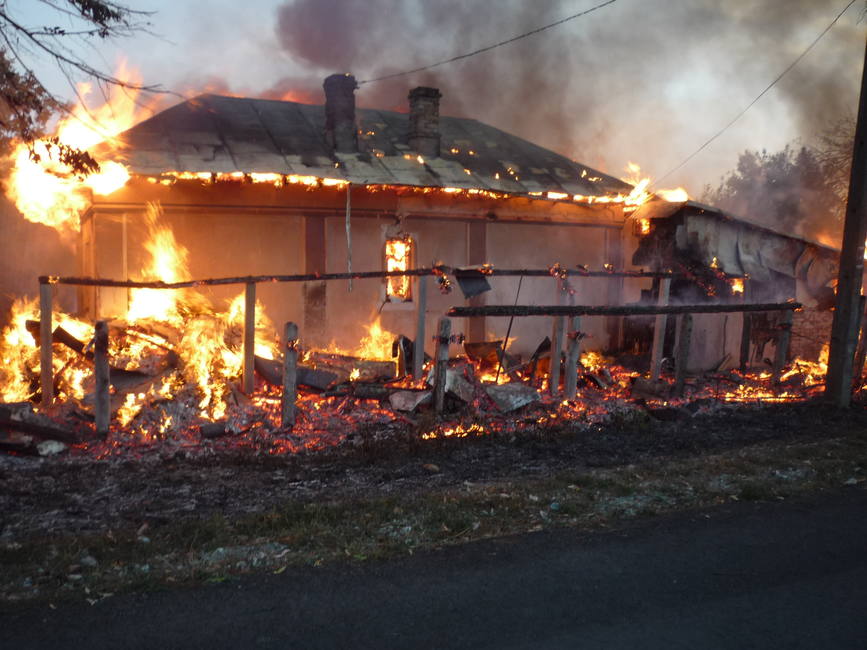 Jocul copiilor cu focul  cauza unui incendiu puternic | imaginea 1