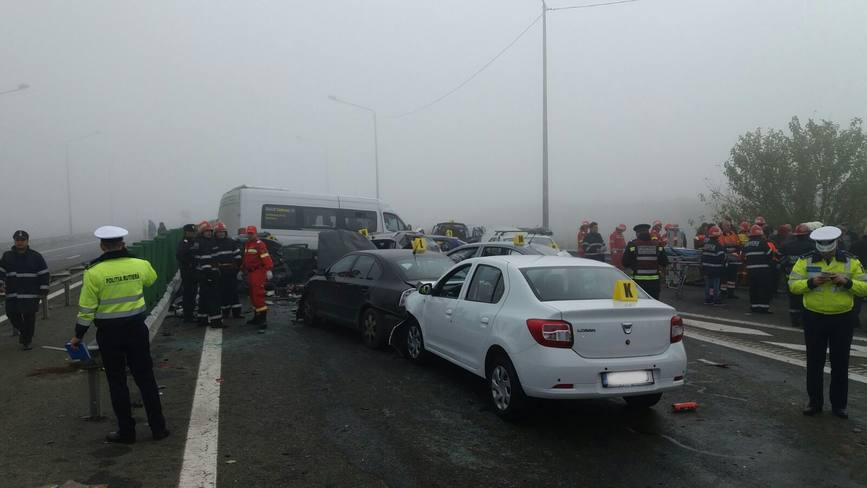 Carambol pe A2  60 de victime  3 morti si 29 de autovehicule avariate | imaginea 1