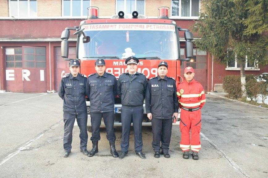 Pompierii au salvat cu mainile goale viata unui tanar grav ranit in urma unui accident rutier | imaginea 2