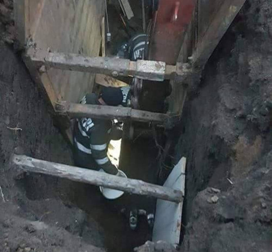 Un barbat suprins de un mal de pamant  salvat de pompieri | imaginea 1
