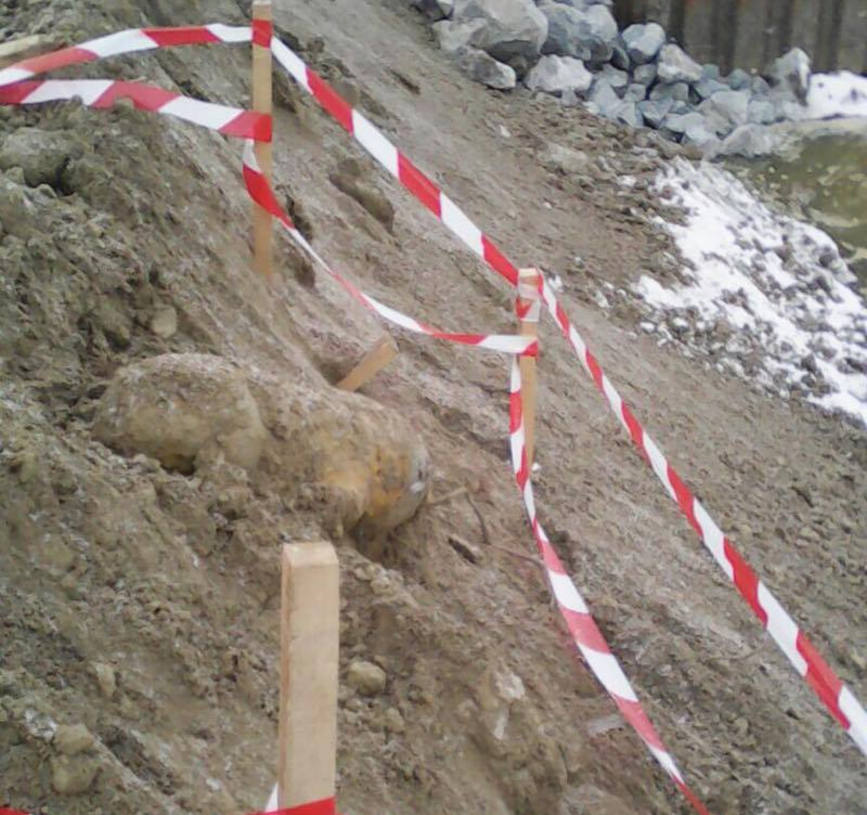 Bomba de aviatie de 250 kg asanata de pirotehnisti | imaginea 1