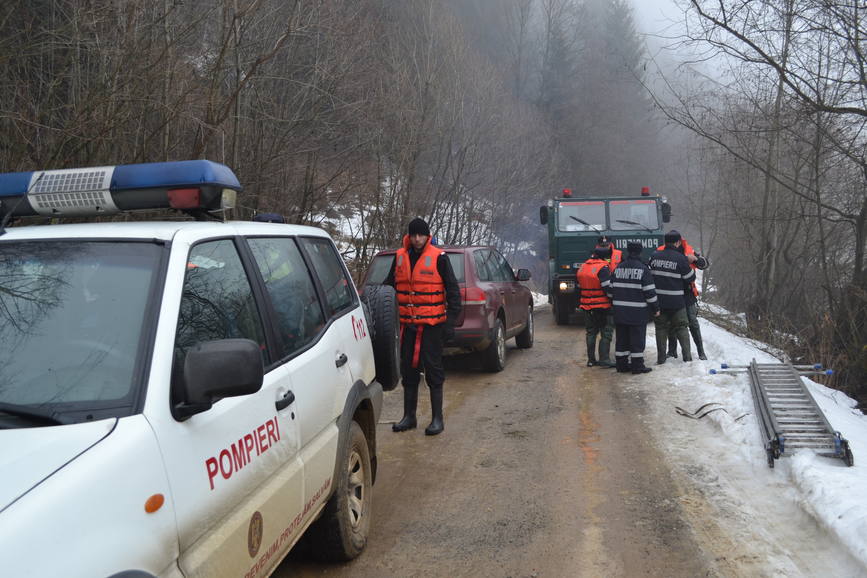 Pompierii militari suceveni in lupta cu apele | imaginea 2