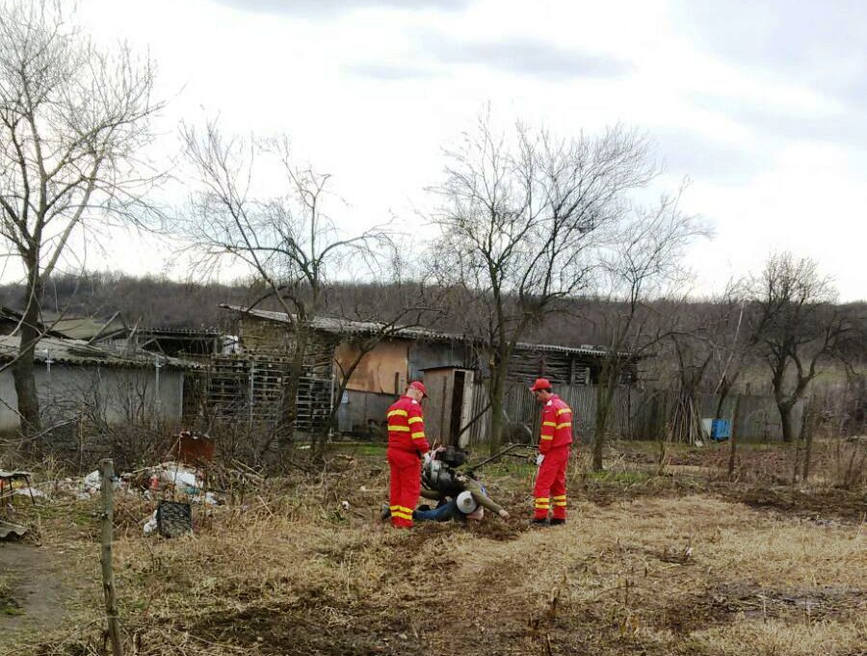 Un barbat a murit prins intr un motocultor | imaginea 1