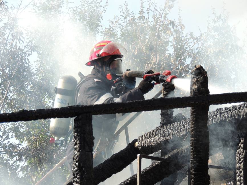 Incendiu la o cabana din Almasul Sec | imaginea 1