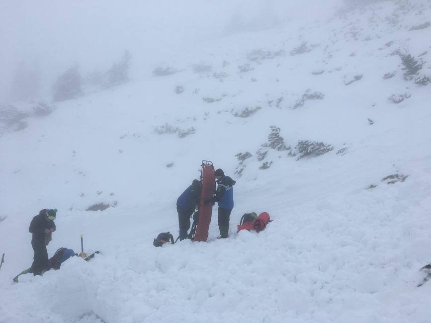 Turist mort dupa ce a fost surprins de avalansa in Masivul Retezat | imaginea 1