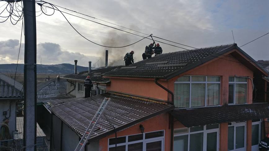 Interventie pentru limtarea efectelor unui incendiu in Tulcea | imaginea 1