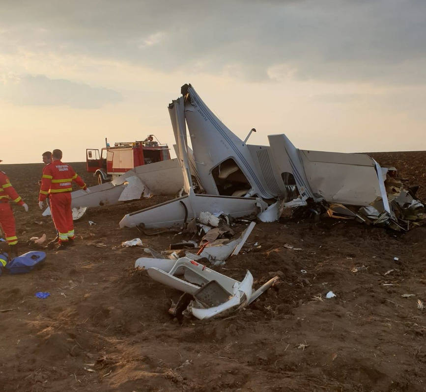 O persoana decedata in urma unei aterizari fortate in zona aerodromului Tuzla | imaginea 1