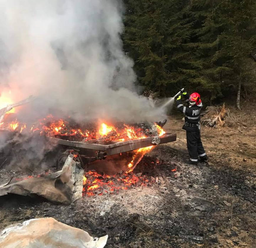 Doi lucratori forestieri au suferit arsuri  in urma unui incendiu | imaginea 1