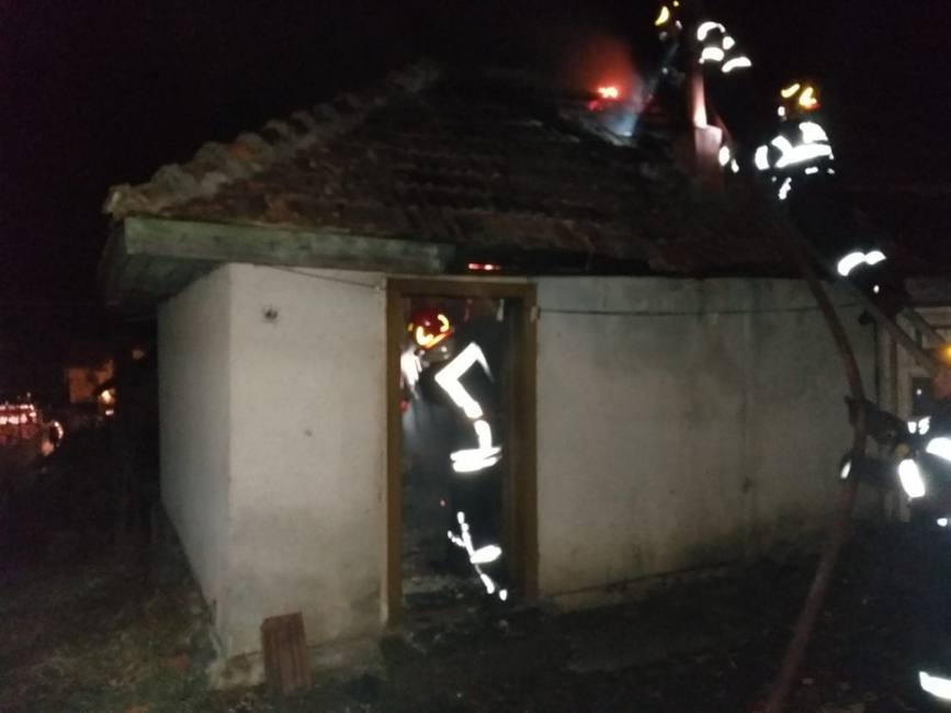 Incendiu in inima noptii  o persoana nu a mai putut fi salvata | imaginea 1