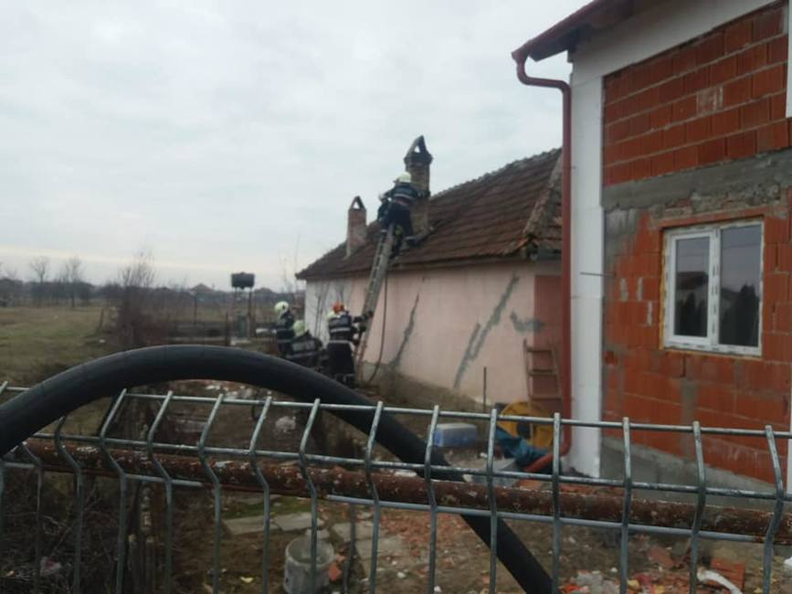 Incendiu la cosul de fum al unei case din Satu Mare | imaginea 1