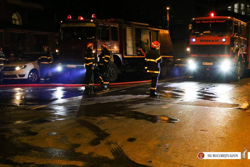 Incendiu la o hala de productie si depozitare | imaginea 1