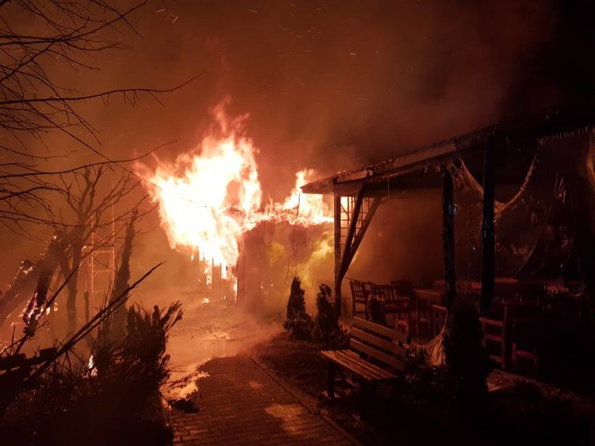 Incendiu puternic la Complexul de Agrement si Sport  Muresul | imaginea 1
