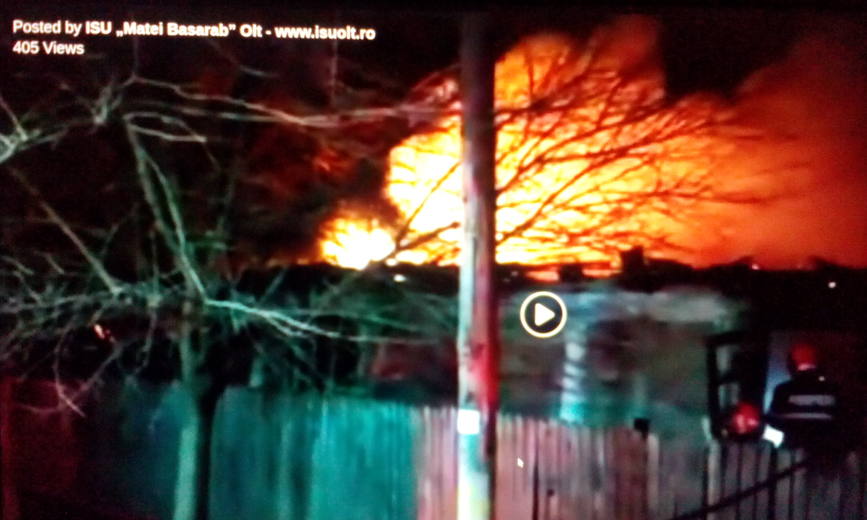 Surprins de un incendiu puternic care i a cuprins locuinta | imaginea 1