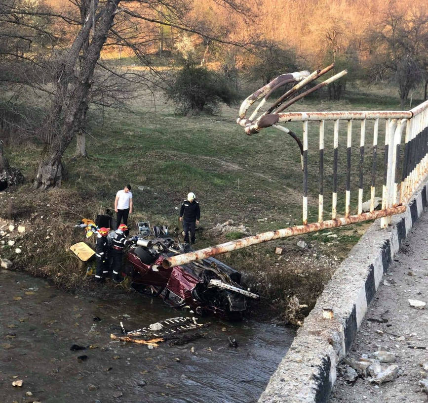 21 de incendii stinse in weekend de pompierii mehedinteni si 22 de persoane asistate medical | imaginea 1