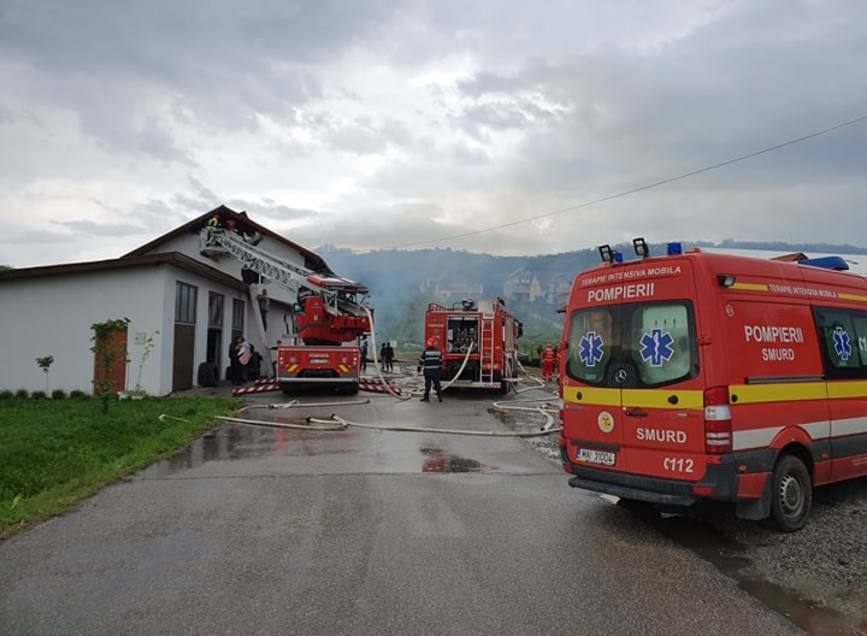 Interventie la un incendiu izbucnit la o casa din localitatea Aghires  Salaj | imaginea 1