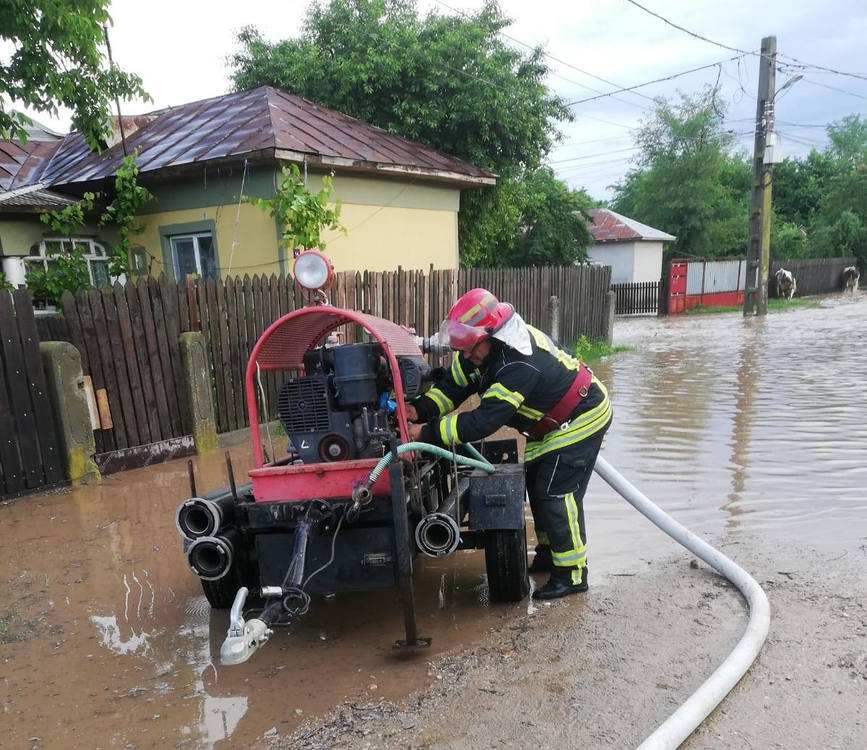 Alaturi de cetateni  pentru rezolvarea problemelor generate de fenomenele meteo | imaginea 1