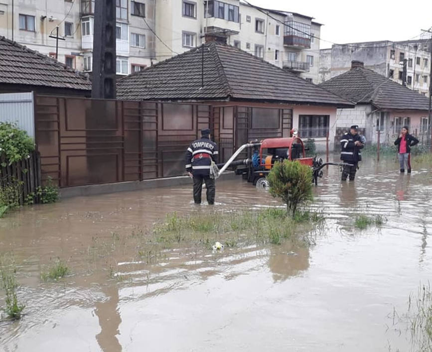Gospodarii si locuinte din judetul Arges  afectate de inundatii | imaginea 1