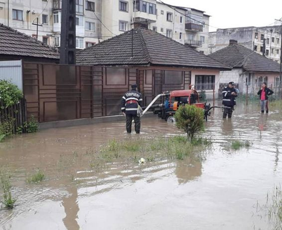 Gospodarii si locuinte din judetul Arges afectate de inundatii | imaginea 1