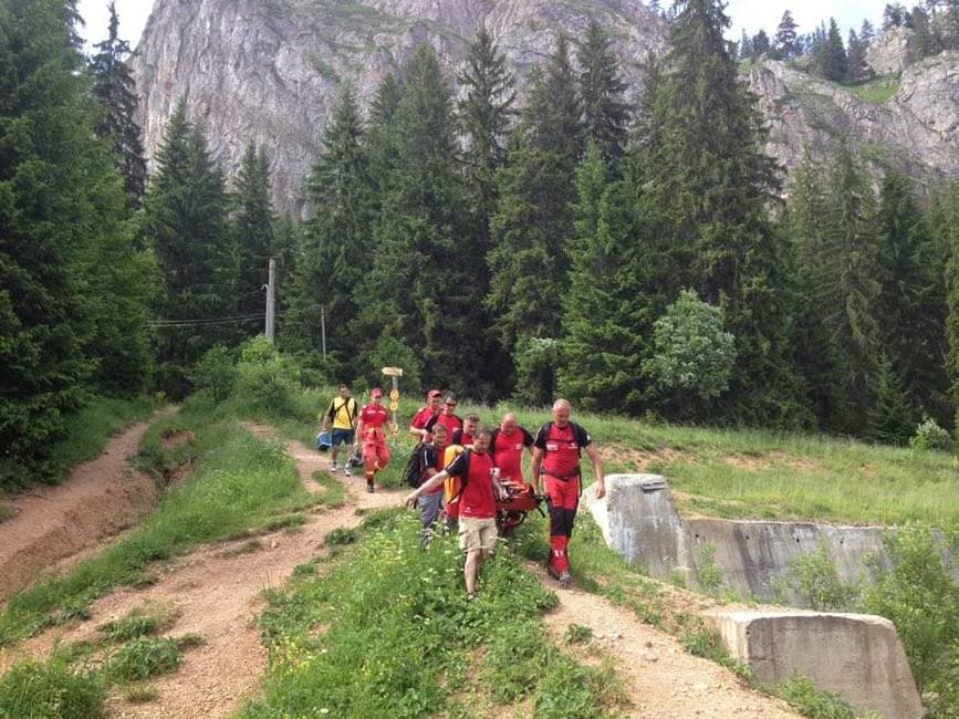 Interventie in sistem integrat pentru doua victime cu leziuni la membrele inferioare  pe traseu turistic | imaginea 1