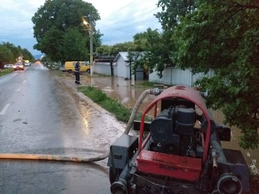 Misiuni ale pompierilor nemteni pentru inlaturarea efectelor fenomenelor meteo periculoase | imaginea 1