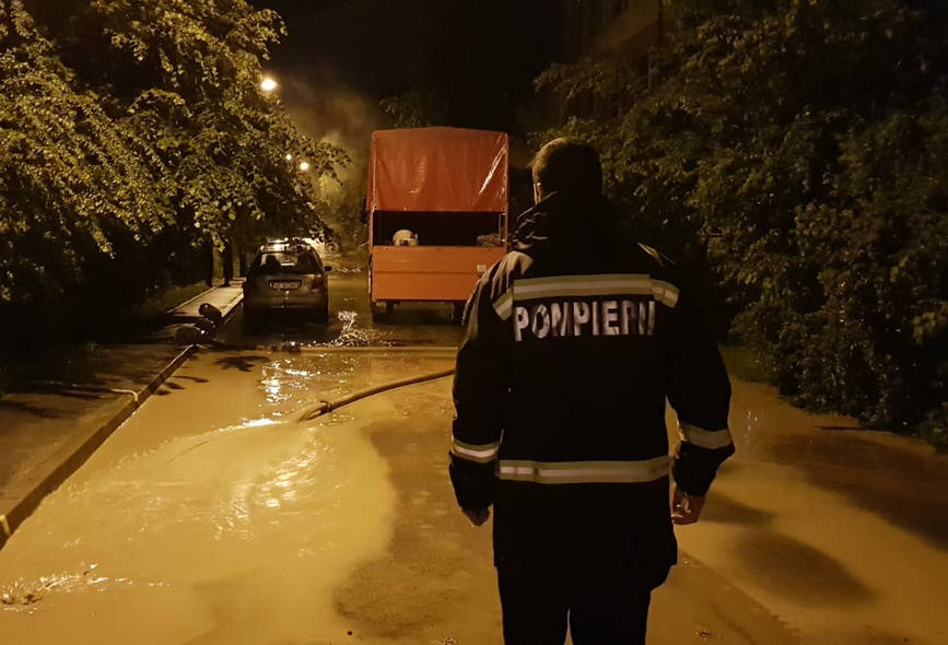 Misiuni desfasurate de pompierii nemteni pentru inlaturarea efectelor manifestarii fenomenelor meteo periculoase | imaginea 1