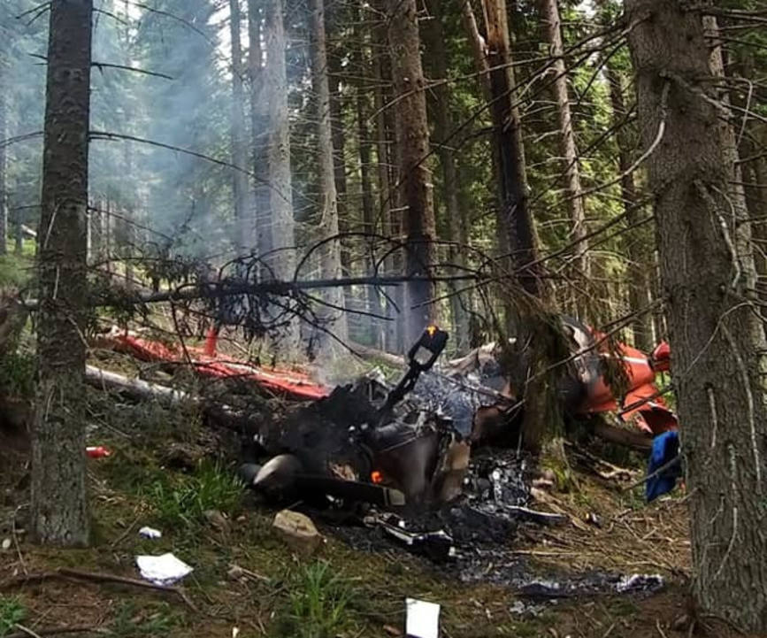 Un avion utilitar a luat foc  dupa o aterizare fortata | imaginea 1