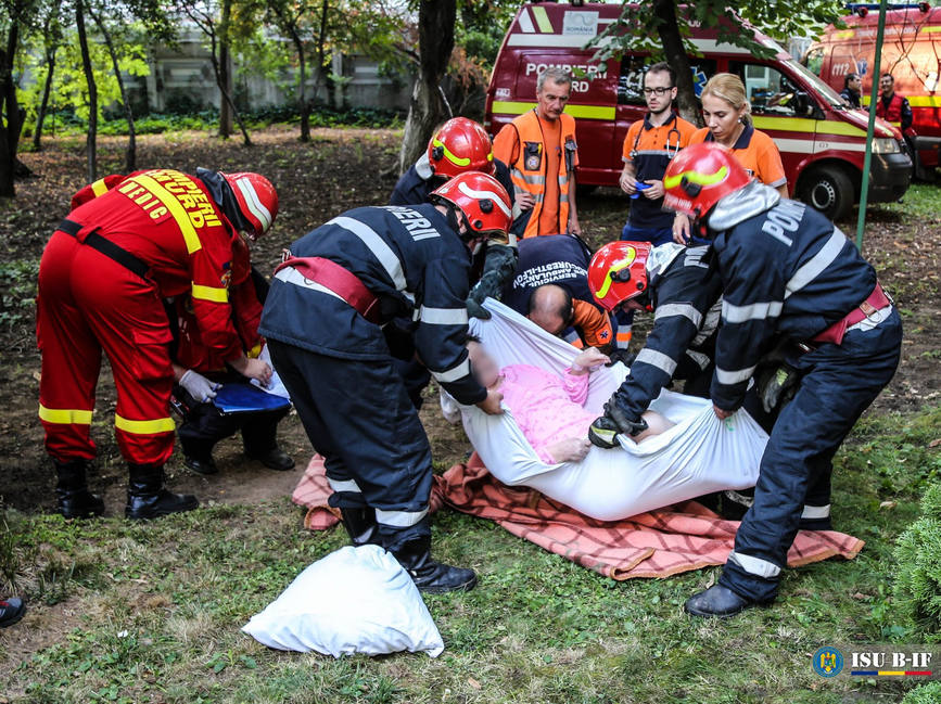 Incendiu cu evacuarea integrala a cladirii  la Centrul Medico Social  Sfantul Andrei | imaginea 1