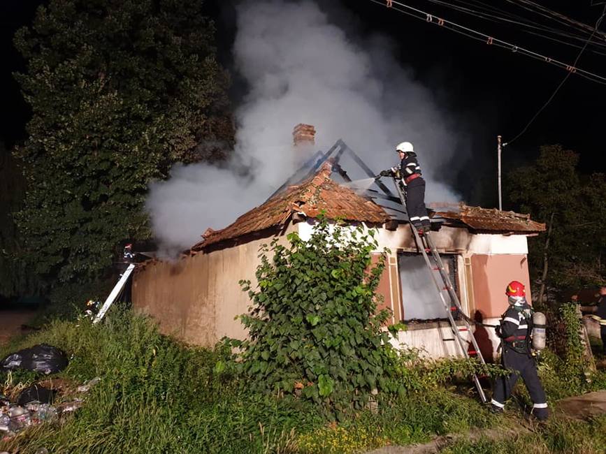 Incendiu la o casa de locuit din Livada  Satu Mare | imaginea 1